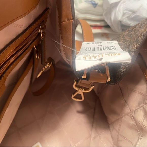 BRAND NEW!! Micheal Kors purse - Picture 10 of 12